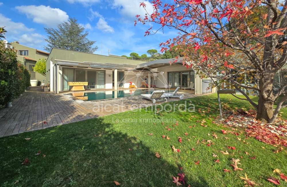 Casa de alto standing en La Jonquera: lujo entre montañas con piscina privada climatizada y vistas espectaculares57