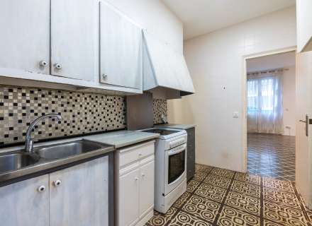 Building for sale in the pedestrian and commercial center of Figueres with high investment potential.19