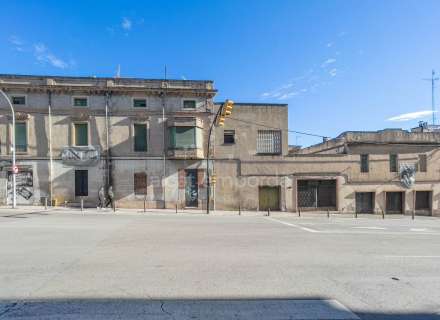 Building ideal for a small hotel, shopping center, or apartment building. Figueres Center. We have a summary of the current plan (PGOU).23