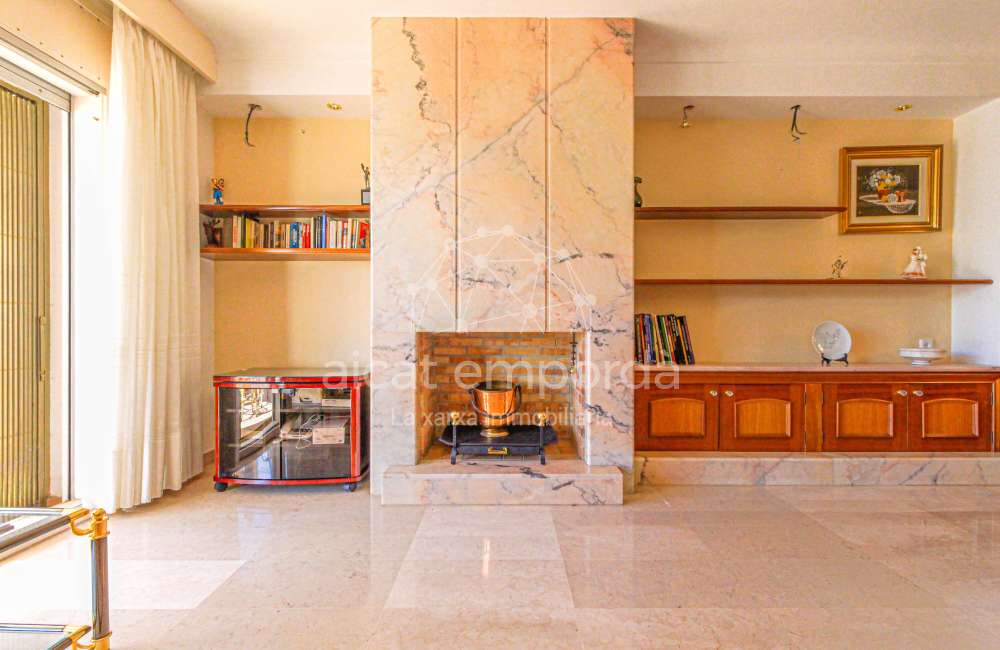 ¿Buscas una casa en Figueres con dos viviendas independientes?1