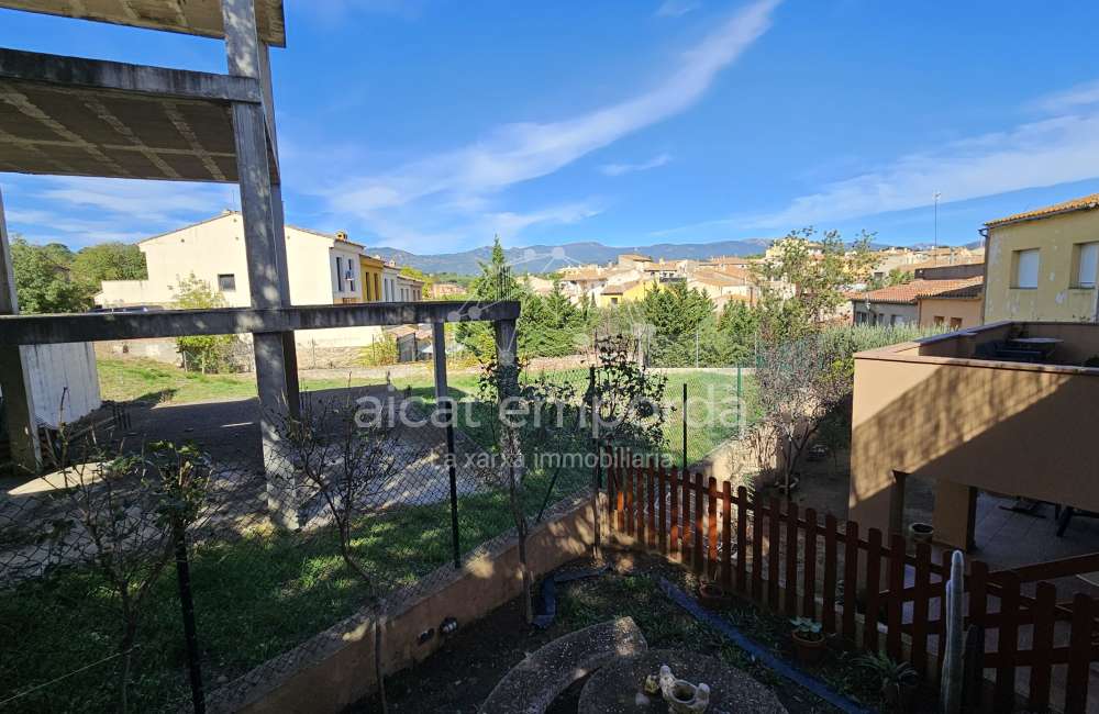 Parcel·la en venda dins del poble13