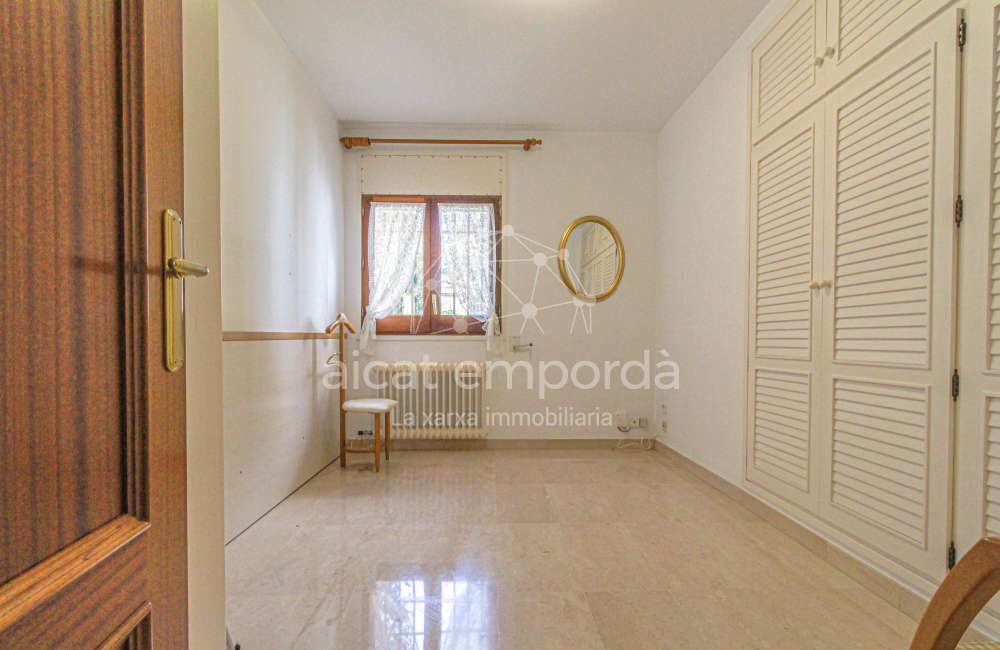 ¿Buscas una casa en Figueres con dos viviendas independientes?5