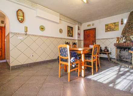 Casa cantonera amb gran terrassa i garatge a Cabanes4