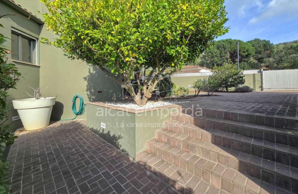 Casa de alto standing en La Jonquera: lujo entre montañas con piscina privada climatizada y vistas espectaculares78