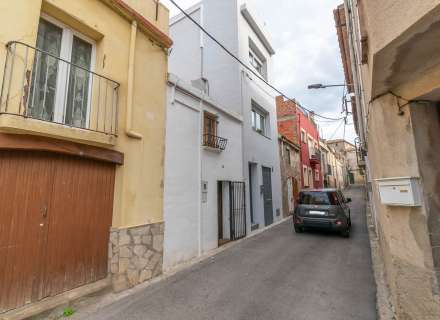 Bonita casa parcialmente reformada.11