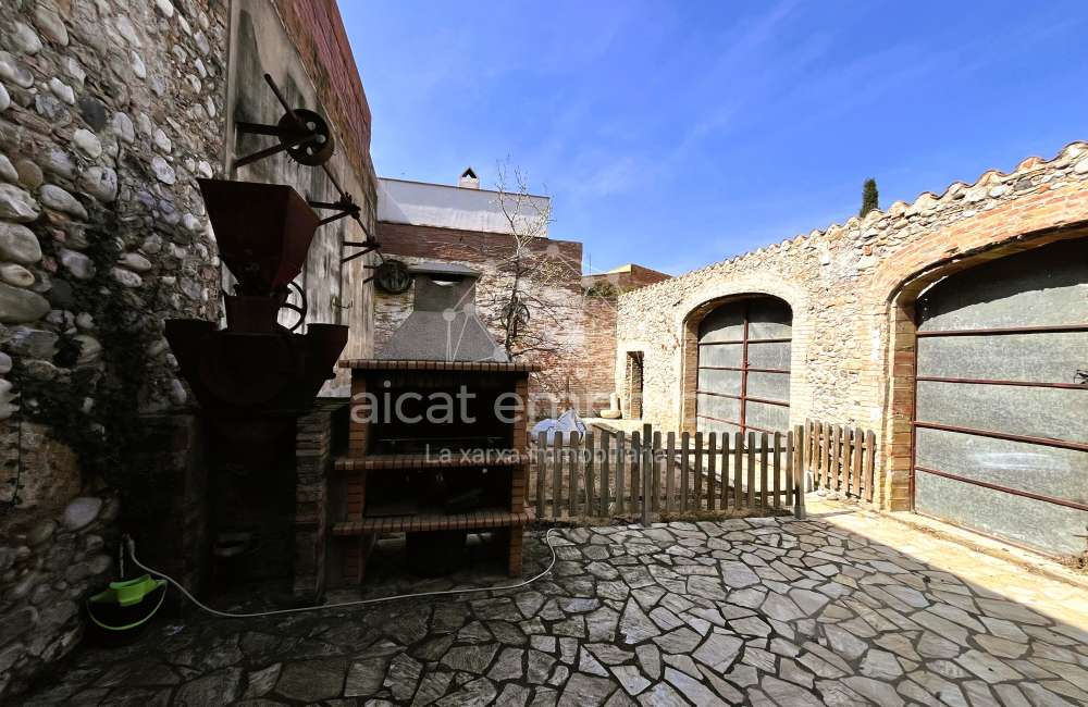 Maison moderne avec jardin et fort potentiel à Pontós.16