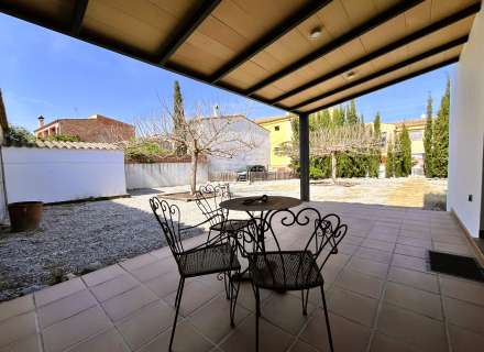 Maison moderne avec jardin et fort potentiel à Pontós.2