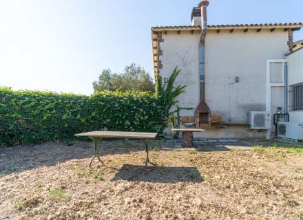 Maison/villa individuelle de style rustique, située à Bon Relax, à Sant Pere Pescador, à 1 km de la mer.51