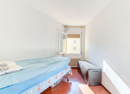 En la Plaza Creu de la Mà. Alquilado hasta Febrero de 2028. .16