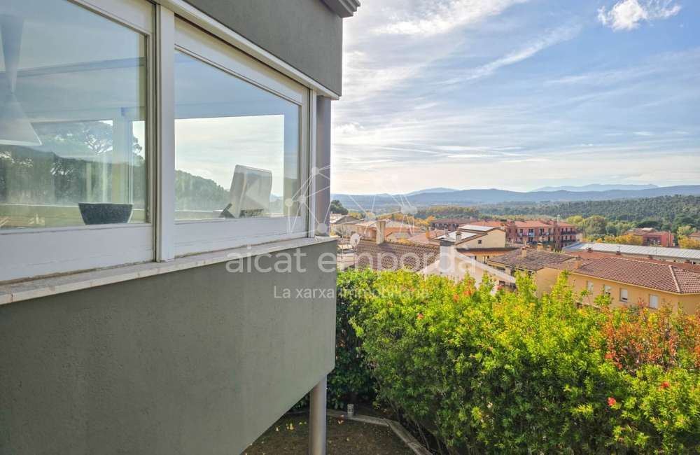 Casa de alto standing en La Jonquera: lujo entre montañas con piscina privada climatizada y vistas espectaculares35