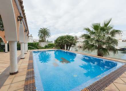 Casa exclusiva amb amarrador de 30 metres a Empuriabrava22