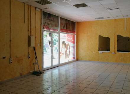 Ampli local comercial a peu de carrer2