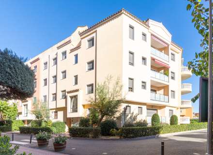 Modern apartment with communal swimming pool and parking space.2
