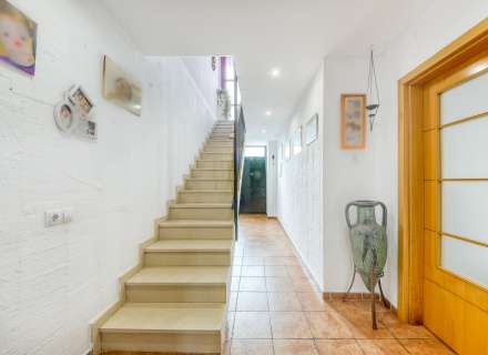 Calidez y tranquilidad es lo que ofrece esta amplia vivienda.6