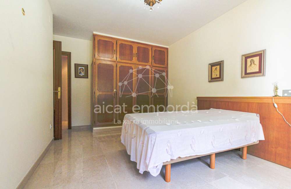 ¿Buscas una casa en Figueres con dos viviendas independientes?10