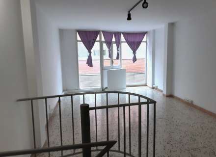 Local a peu de carrer a pocs metres de la plaça de la Palmera3