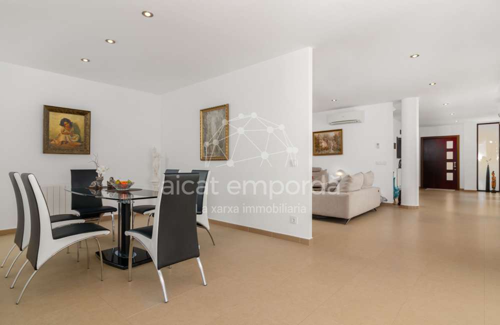 Magnífica casa moderna en Pau, ubicada en una zona tranquila y privada de la Costa Brava.16