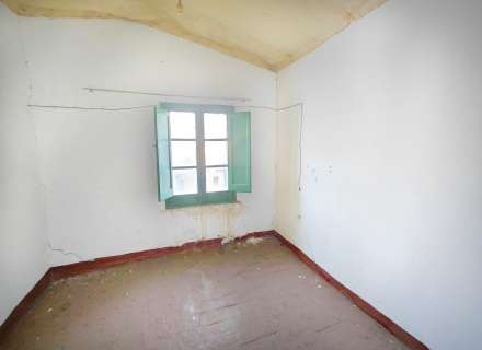 House with great potential in the center of Santa Llogaia19