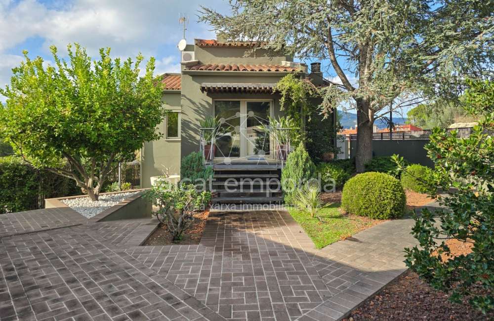 Casa de alto standing en La Jonquera: lujo entre montañas con piscina privada climatizada y vistas espectaculares81