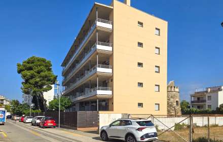 Apartamento en salatar con vista parcial al mar, gran terraza y aparcamiento privado.