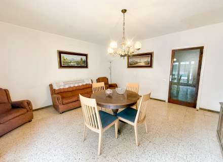 Piso de 4 habitaciones con balcón en Creu de la Ma1