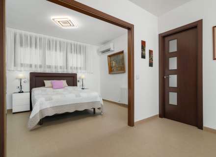 Magnifique maison moderne à Pau, située dans un quartier calme et privé de la Costa Brava.26