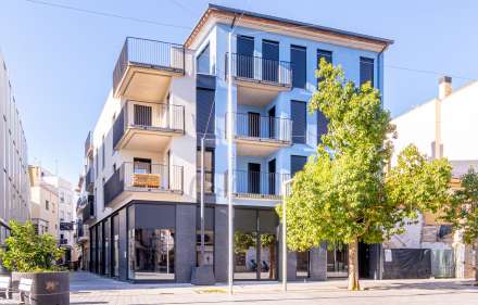 Appartement neuf dans le centre de roses à seulement une minute de la plage!