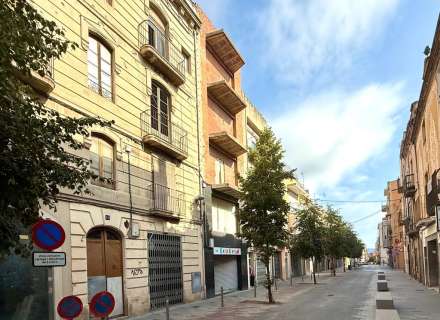 Edificio en venta en Figueres (Calle Peralada).1
