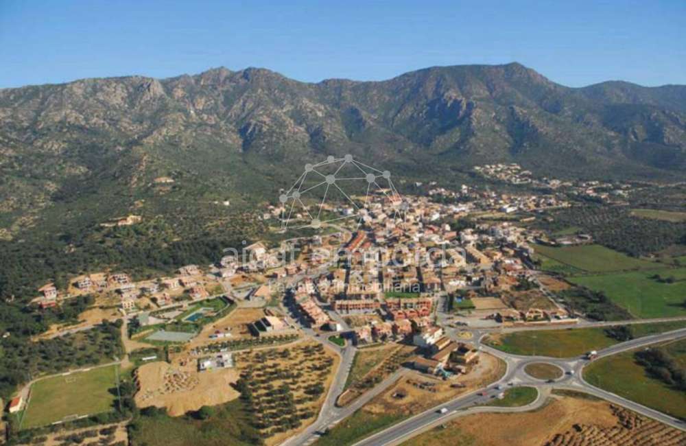 Construeix la teva nova casa en un poble rústic a només uns minuts de la platja!24