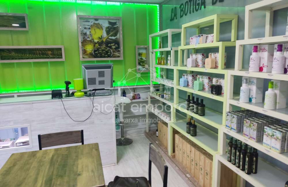 Oportunitat de local comercial a prop del mercat de Roses.5