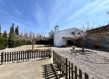 Maison moderne avec jardin et fort potentiel à Pontós.0