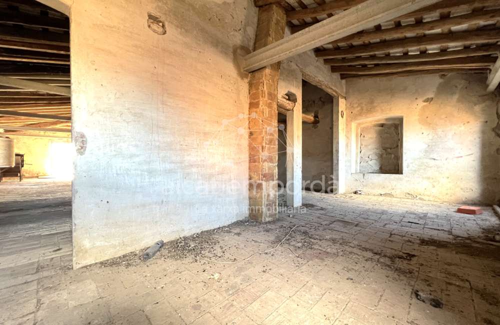 Maison de ville à rénover dans le village de l'Armentera, Alt Empordà.44
