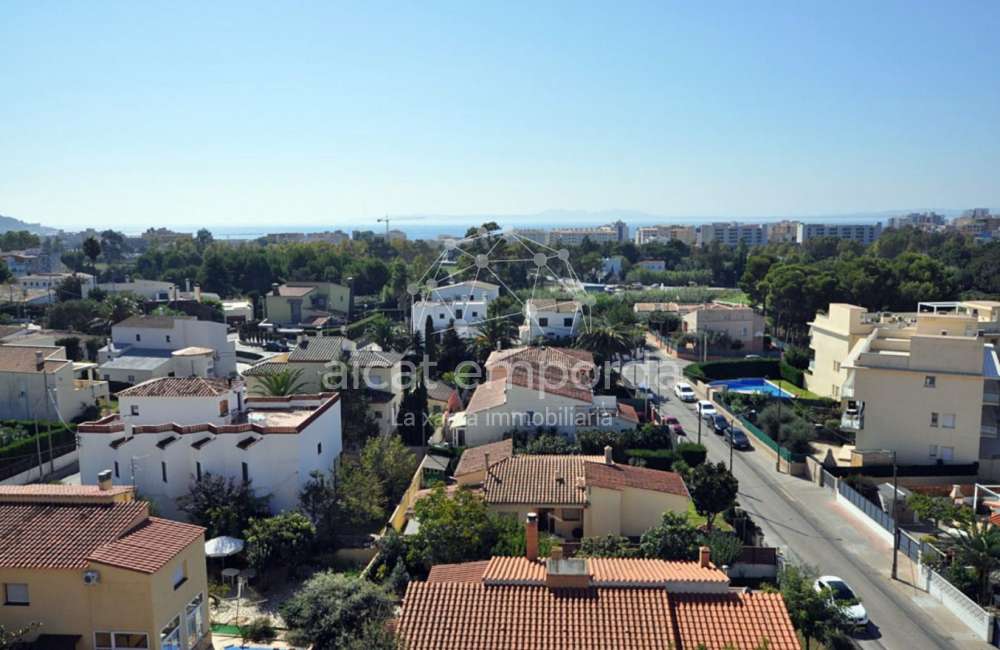 Oferta especial constructors! Edifici de 4 apartaments amb plànols d'edificació.15