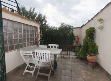 Casa amb jardí i dos apartaments.15