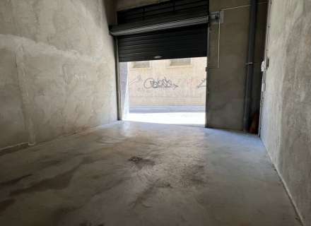 En venda garatge tancat ( Figueres centre)1