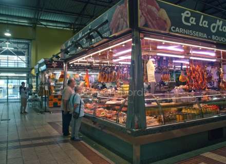 Gran apartament de 3 dormitoris amb boniques vistes a la muntanya a minuts de la platja.30