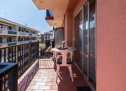 Grand appartement à vendre à Figueres – quartier Creu de la Mà, idéal pour les familles.11