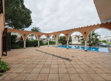 Casa exclusiva amb amarrador de 30 metres a Empuriabrava23