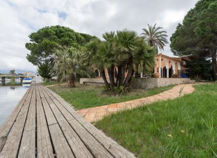 Casa exclusiva amb amarrador de 30 metres a Empuriabrava20