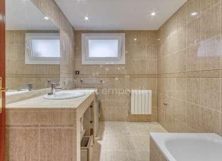 Gran apartament de 3 dormitoris amb boniques vistes a la muntanya a minuts de la platja.24