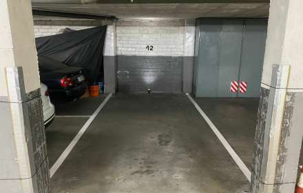 Es ven plaça de pàrquing al centre de figueres