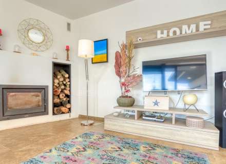 A Sta Llogaia privacitat, llum natural, espai a l’aire lliure... 396 m2 útils més 400 m2 de terreny 100% edificable.3