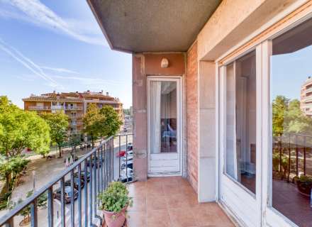 En la Plaza Creu de la Mà. Alquilado hasta Febrero de 2028. .19