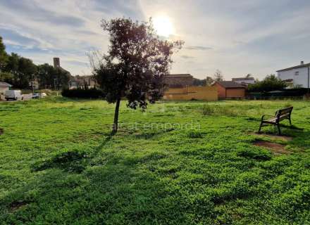 Grand terrain double de 1604m2 pour construire votre maison avec piscine et jardin parfait. Une offre spéciale !10