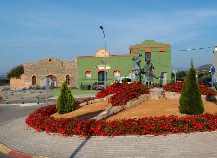 Construeix la teva nova casa en un poble rústic a només uns minuts de la platja!25