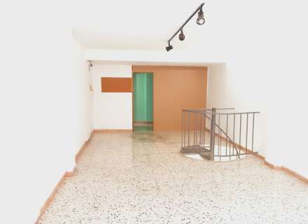 Local a peu de carrer a pocs metres de la plaça de la Palmera10