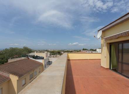 Spectacular duplex with 3 bedrooms plus a study and a 120m² terrace.6