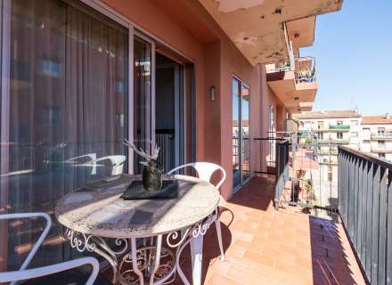 Grand appartement à vendre à Figueres – quartier Creu de la Mà, idéal pour les familles.10