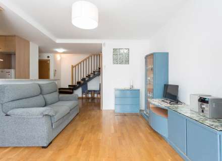 Spectacular duplex with 3 bedrooms plus a study and a 120m² terrace.0