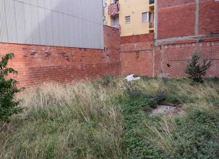 Venta de terreno para construir un edificio en Figueres.5